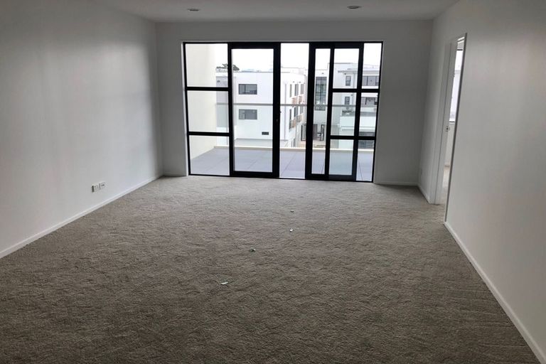 Photo of property in Apollo Apartments, 201/46 Rosedale Road, Rosedale, Auckland, 0632