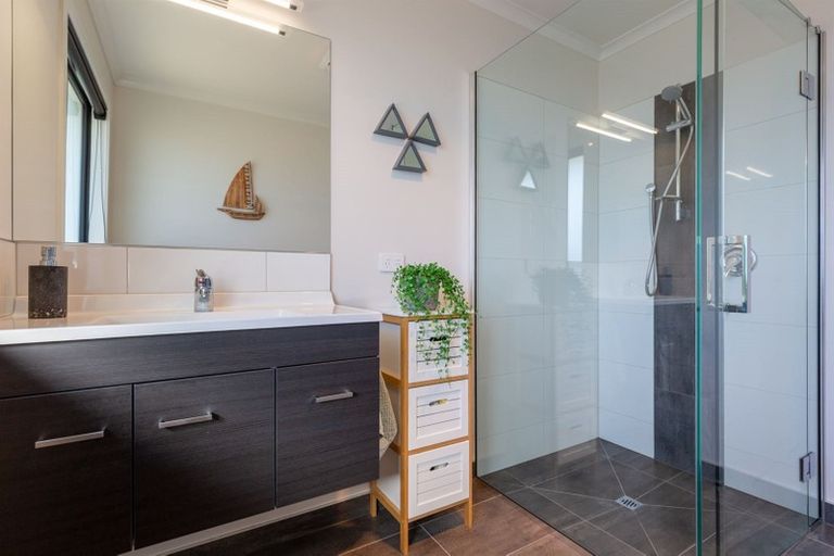 Photo of property in 4 Les Wakefield Road, Mapua, 7005