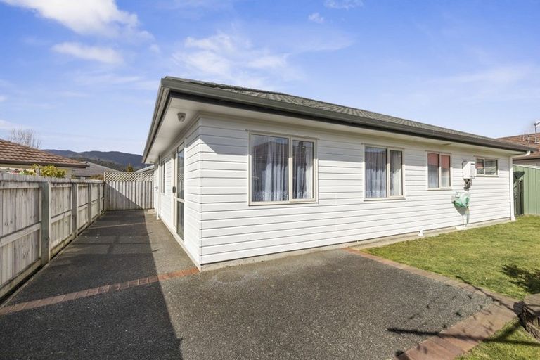 Photo of property in 35 Woodland Mews, Wainuiomata, Lower Hutt, 5014
