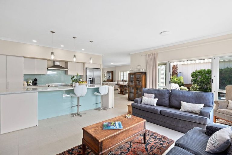 Photo of property in 18 Kensington Drive, Orewa, 0931