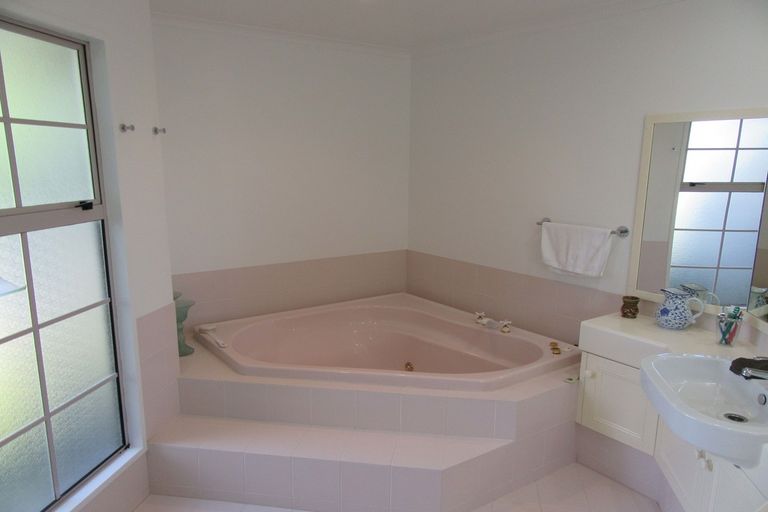 Photo of property in 17 Churchill Place, Waimate, 7924