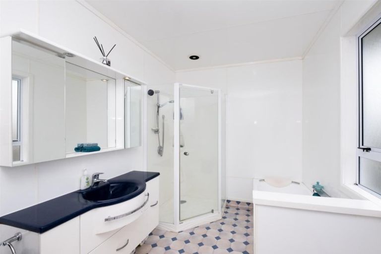 Photo of property in 2 Regan Street, Stratford, 4332