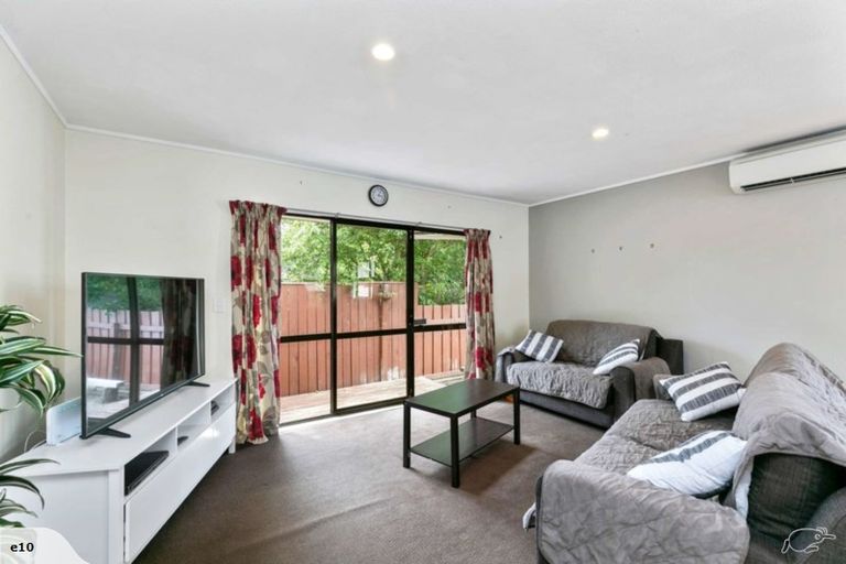 Photo of property in 22a Randwick Crescent, Moera, Lower Hutt, 5010