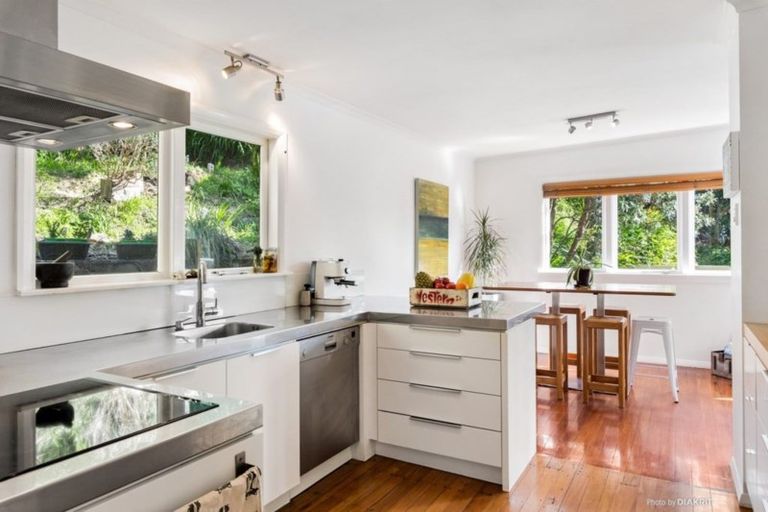 Photo of property in 40 Rona Street, Eastbourne, Lower Hutt, 5013