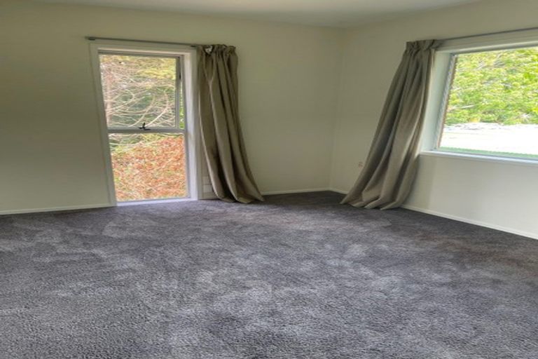 Photo of property in 4 Geoffrey Road, Torbay, Auckland, 0630