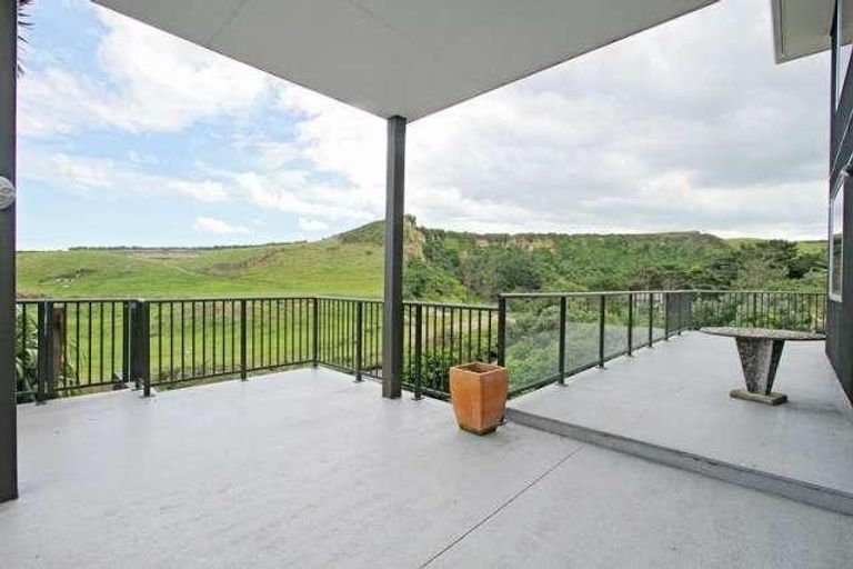 Photo of property in 52 Kawei Road, Ohawe, Hawera, 4671