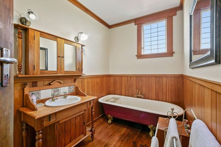 Photo of property in 124 Pendarves Street, New Plymouth, 4312