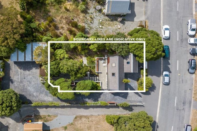 Photo of property in 100 Beachville Road, Redcliffs, Christchurch, 8081