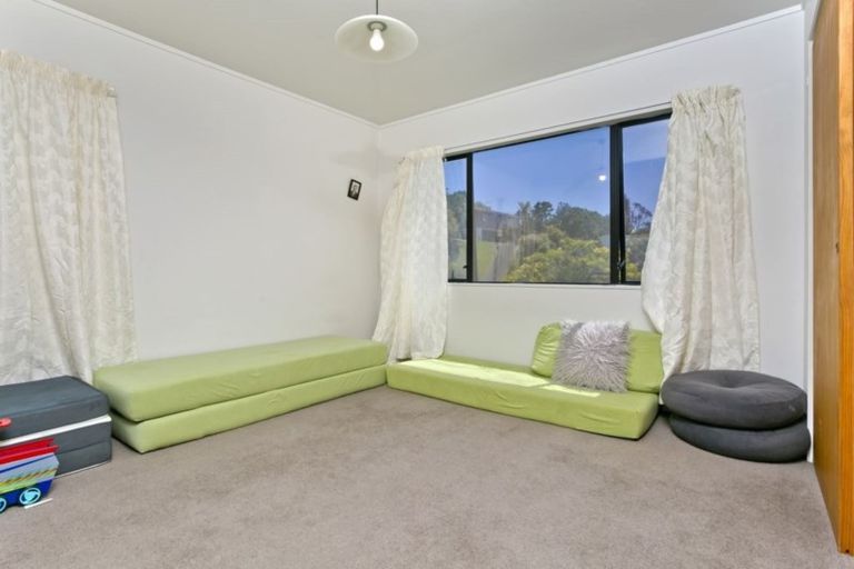 Photo of property in 10 Camilla Grove, Totara Vale, Auckland, 0629