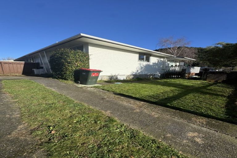 Photo of property in 8 Gemstone Drive, Birchville, Upper Hutt, 5018