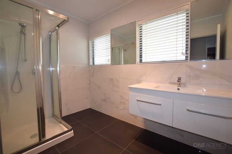 Photo of property in 63 Kirby Street, Glendene, Auckland, 0602