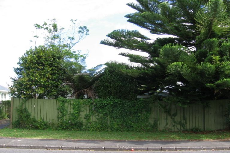 Photo of property in 28 Montmere Avenue, Te Atatu Peninsula, Auckland, 0610