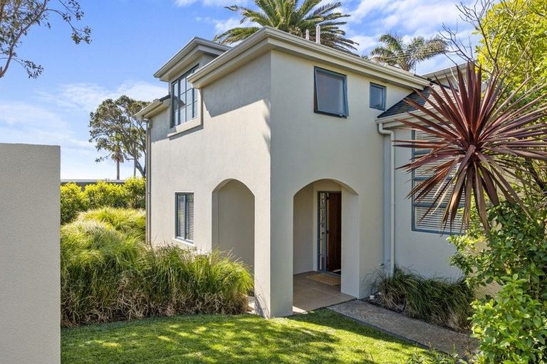 Photo of property in 1/71 Princes Street, Northcote Point, Auckland, 0627