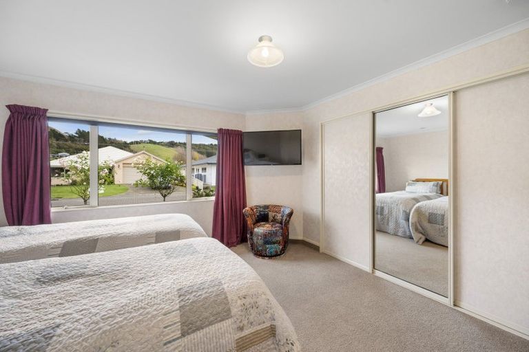 Photo of property in 2 Lowndes Place, Taradale, Napier, 4112