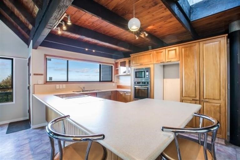 Photo of property in 274 Shaw Road, Titirangi, Auckland, 0604