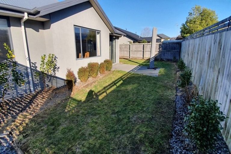 Photo of property in 29 Papaumu Green, Parklands, Christchurch, 8083