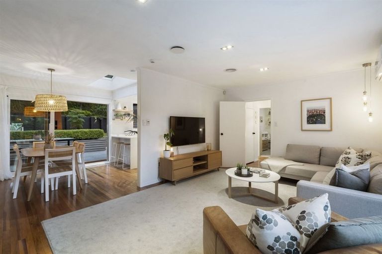 Photo of property in 102 Park Hill Road, Birkenhead, Auckland, 0626