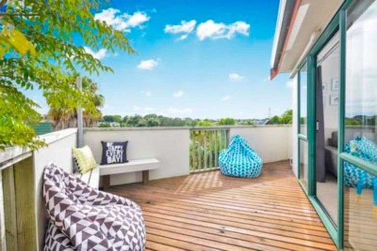 Photo of property in 24 Brookvale Park, Stanmore Bay, Whangaparaoa, 0932