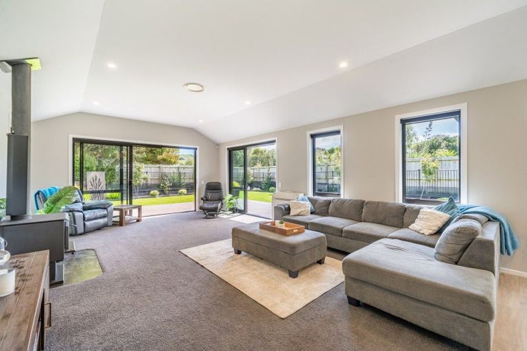 Photo of property in 355 Grays Road, Pauatahanui, Porirua, 5381