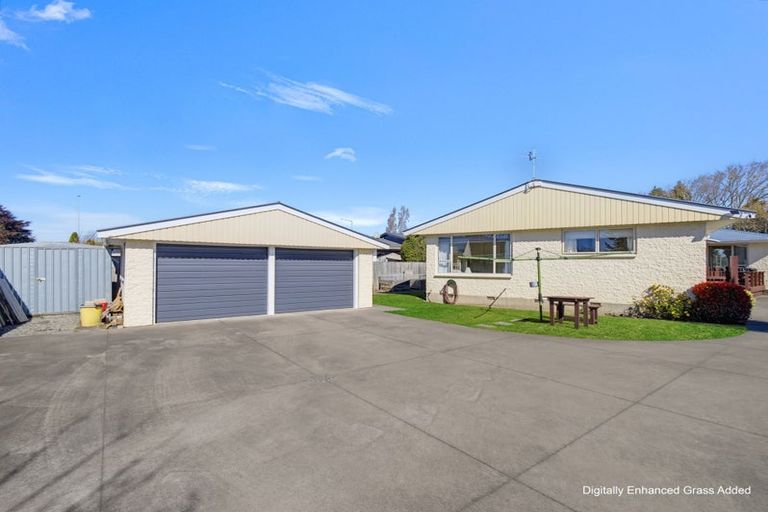 Photo of property in 332 Memorial Avenue, Burnside, Christchurch, 8053
