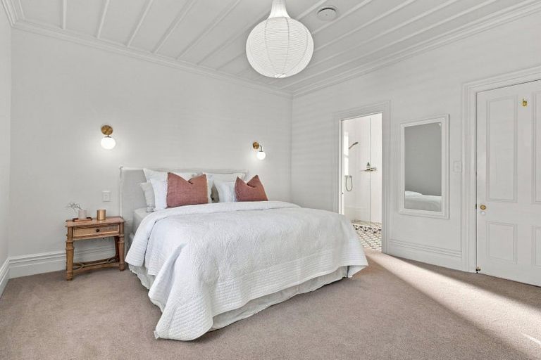 Photo of property in 28 Princes Street, Northcote Point, Auckland, 0627