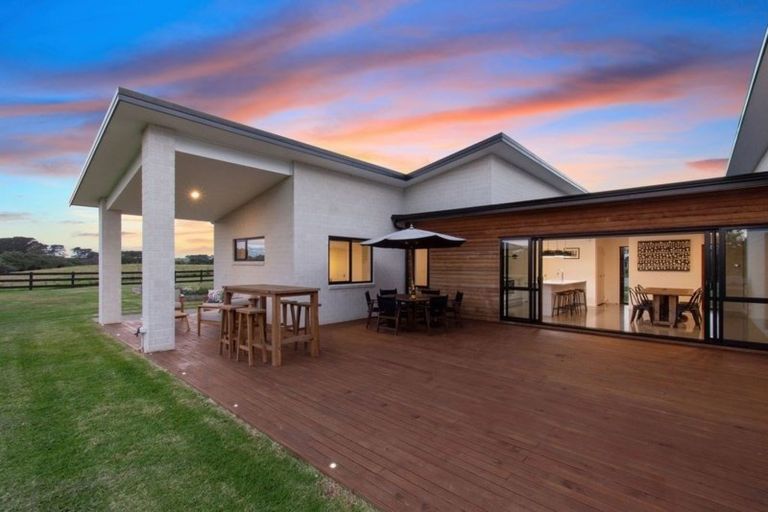 Photo of property in 125 Wharf Road, Clarks Beach, Pukekohe, 2679