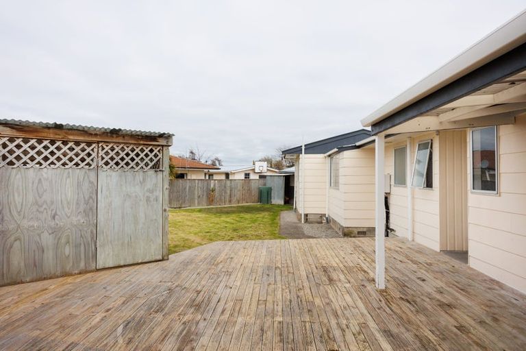 Photo of property in 18 Cumberland Place, Kelvin Grove, Palmerston North, 4414