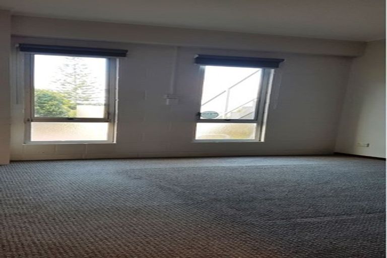 Photo of property in 15 Colin Wild Place, Glenfield, Auckland, 0629