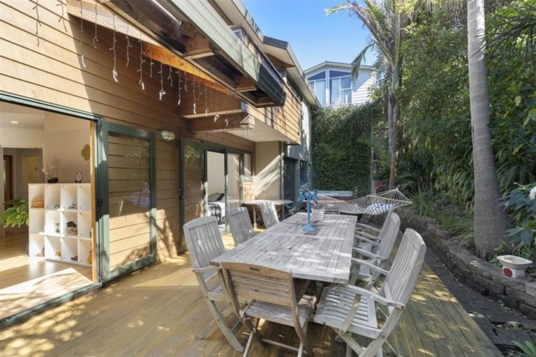 Photo of property in 24a Seaview Avenue, Northcote, Auckland, 0627