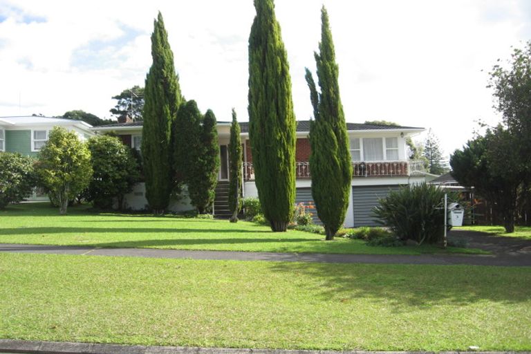Photo of property in 3 Chatsworth Crescent, Pakuranga Heights, Auckland, 2010