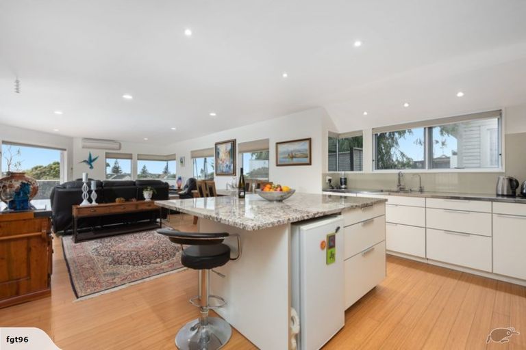 Photo of property in 140a Oceanview Road, Mount Maunganui, 3116