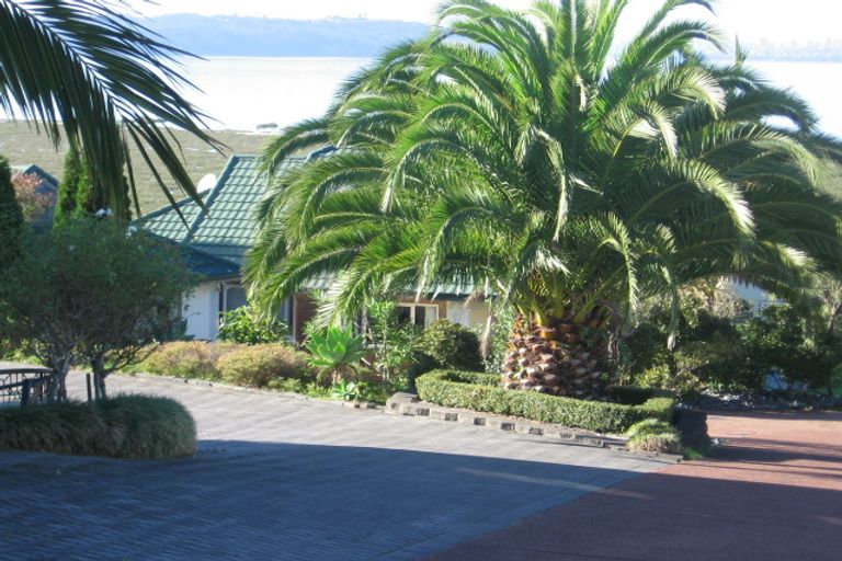 Photo of property in 24 Bocage Lane, West Harbour, Auckland, 0618