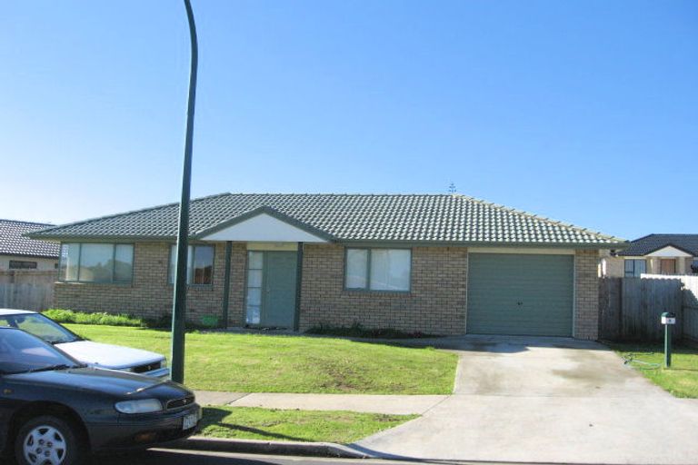 Photo of property in 8 Loughinisland Place, Weymouth, Auckland, 2103
