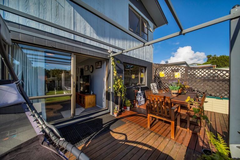 Photo of property in 84 Pioneer Road, Moturoa, New Plymouth, 4310