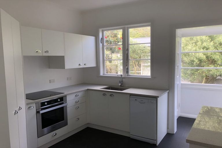 Photo of property in 17 Clutha Avenue, Khandallah, Wellington, 6035