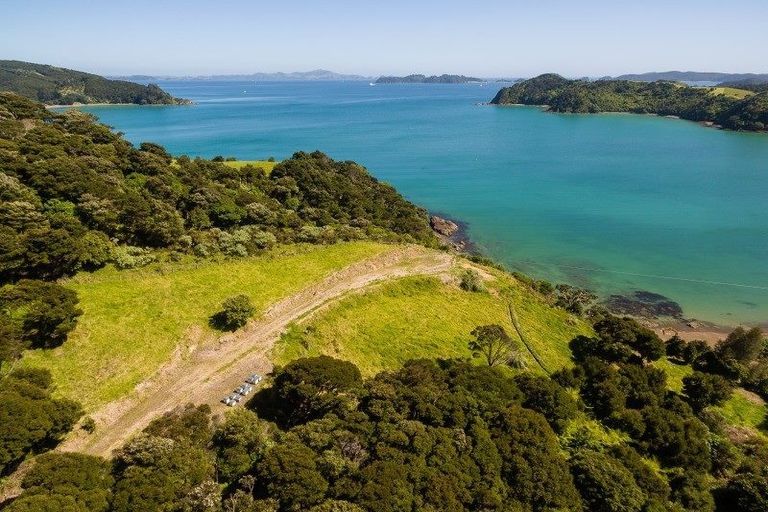 Photo of property in 250 Paroa Bay Road, Russell, 0272