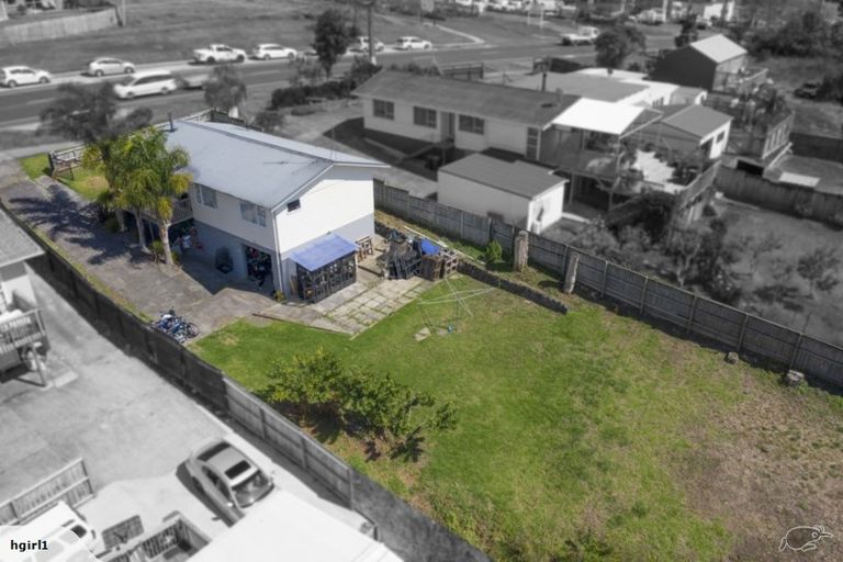 Photo of property in 230 Triangle Road, Massey, Auckland, 0614
