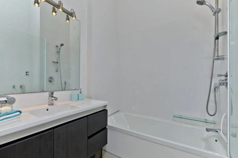 Photo of property in 1/72 Mountbatten Avenue, Hillcrest, Auckland, 0627