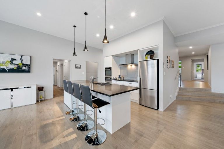 Photo of property in 2 Stonedale Drive, Pukekohe, 2120