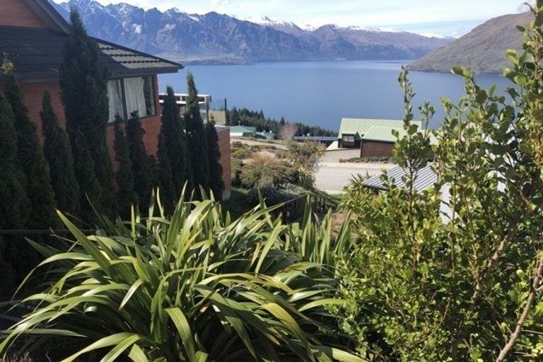 Photo of property in 129b Wynyard Crescent, Fernhill, Queenstown, 9300