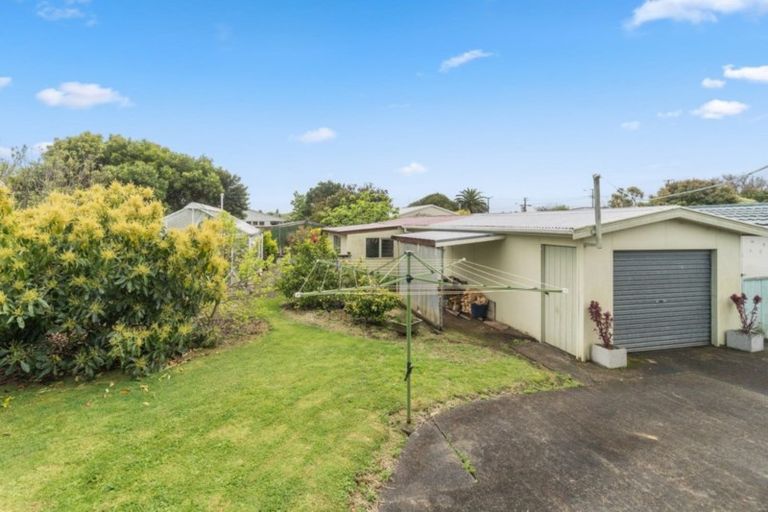 Photo of property in 7 Muir Avenue, Mangere Bridge, Auckland, 2022