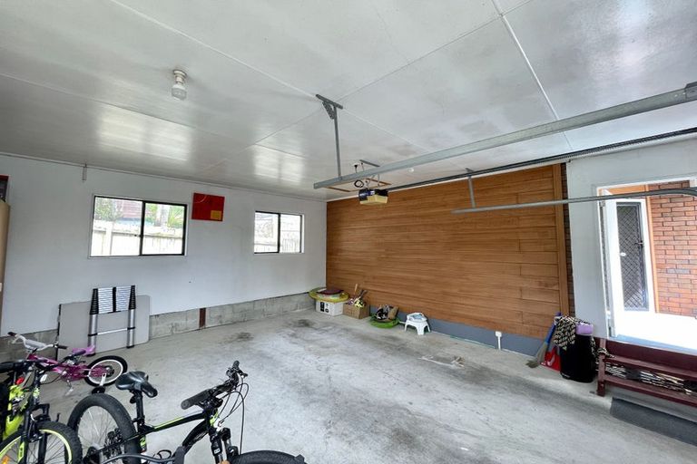 Photo of property in 5 Avonleigh Road, Green Bay, Auckland, 0604