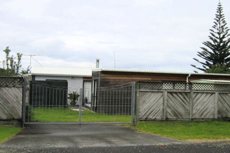 Photo of property in 8 St Anne Place, Omaha, 0986