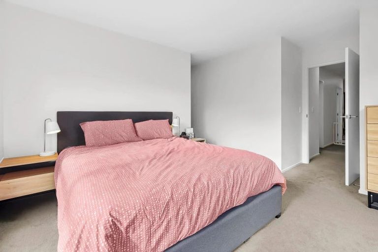 Photo of property in 51 Kirimoko Crescent, Wanaka, 9305
