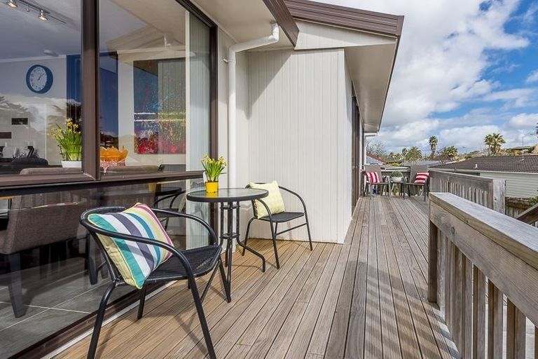 Photo of property in 30 Caribbean Drive, Unsworth Heights, Auckland, 0632