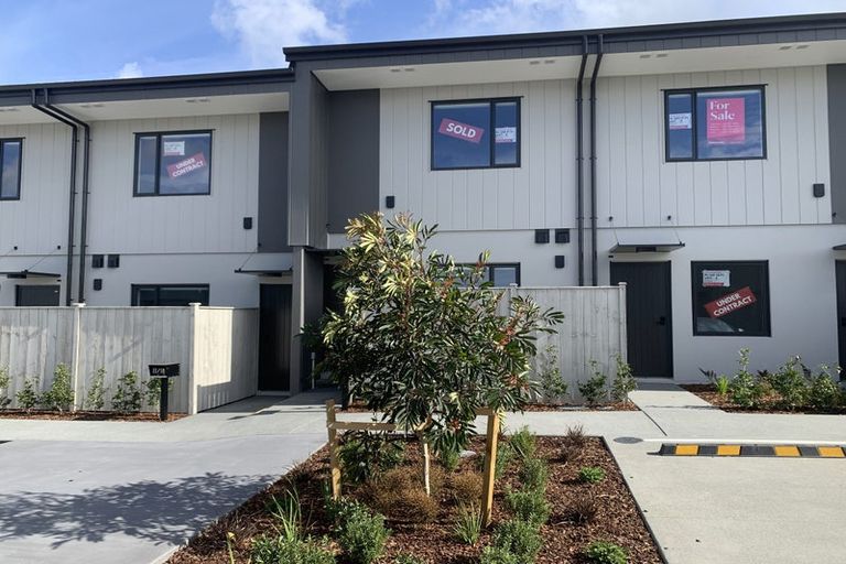 Photo of property in 10/18 Paraone Crescent, Takanini, 2112