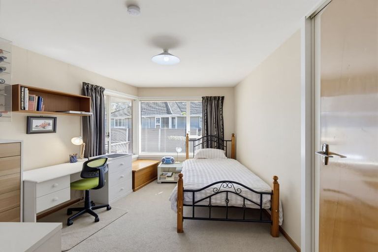 Photo of property in 332 Memorial Avenue, Burnside, Christchurch, 8053