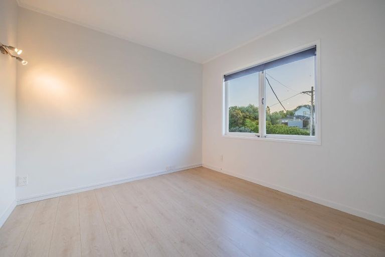 Photo of property in 1/62 Kowhai Road, Campbells Bay, Auckland, 0630