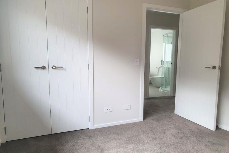 Photo of property in 1/1 Sutherland Avenue, Silverstream, Upper Hutt, 5019