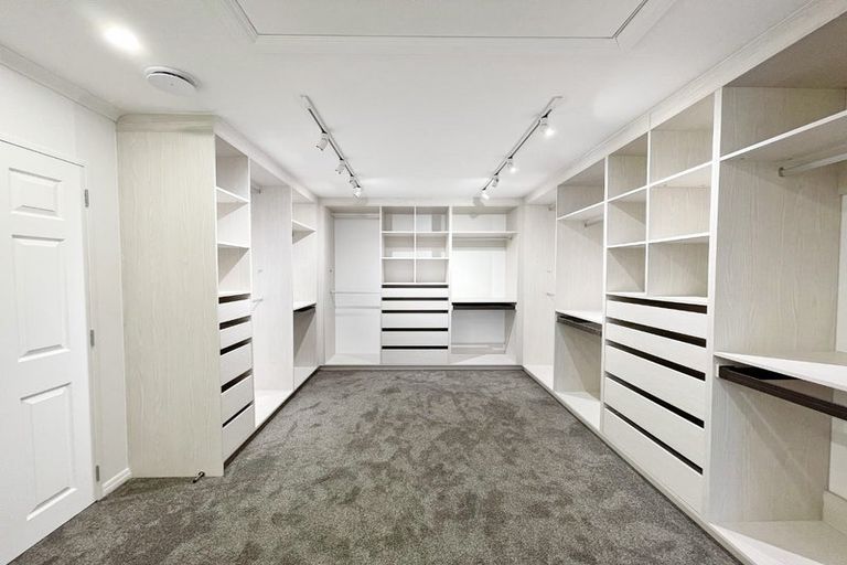 Photo of property in 3 Ballintra Close, Pinehill, Auckland, 0632